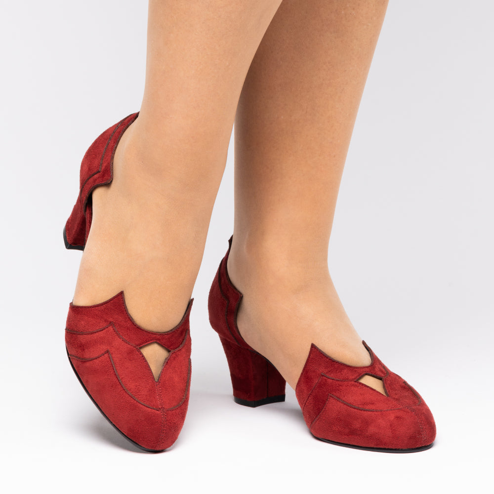 Christine Vintage Pumps (Garnet Cloak)