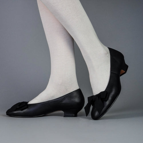 Waltz Edwardian Slipper (Black)