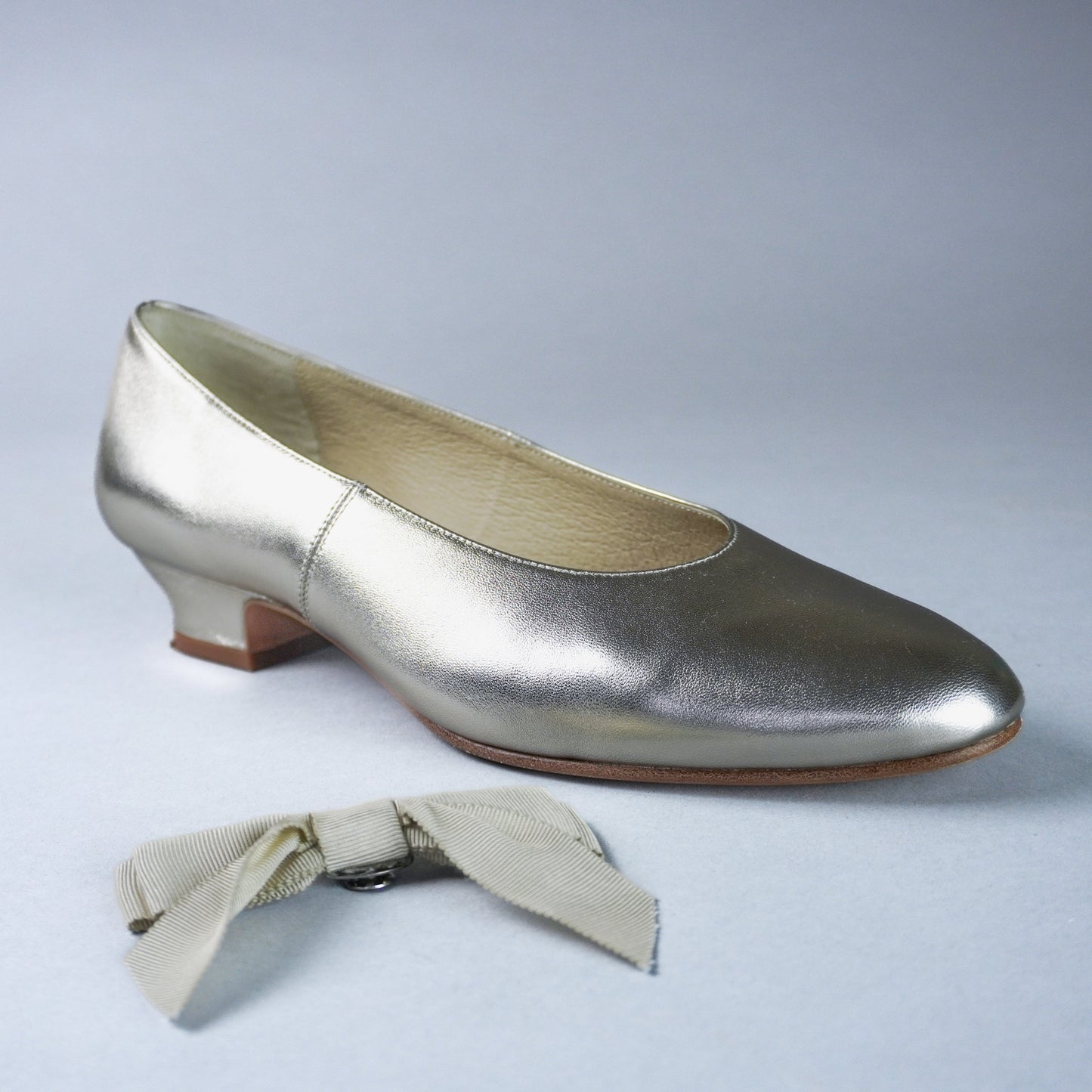 Waltz Edwardian Slipper (Gold)
