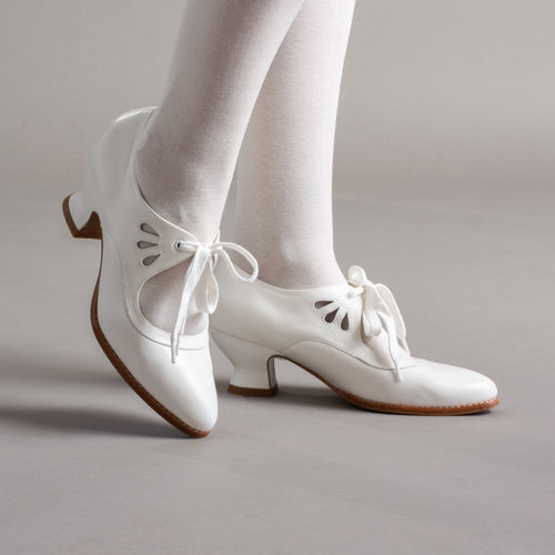 Gibson Edwardian Leather Shoes (Soft Ivory)