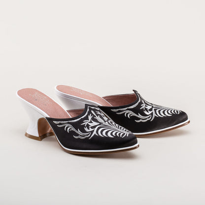 Antoinette 18th Century Mules (Black)