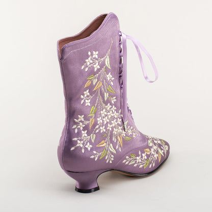Flora Embroidered Boots Wide (Lavender)