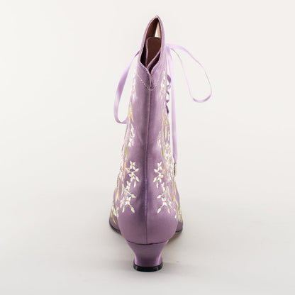 Flora Embroidered Boots Wide (Lavender)
