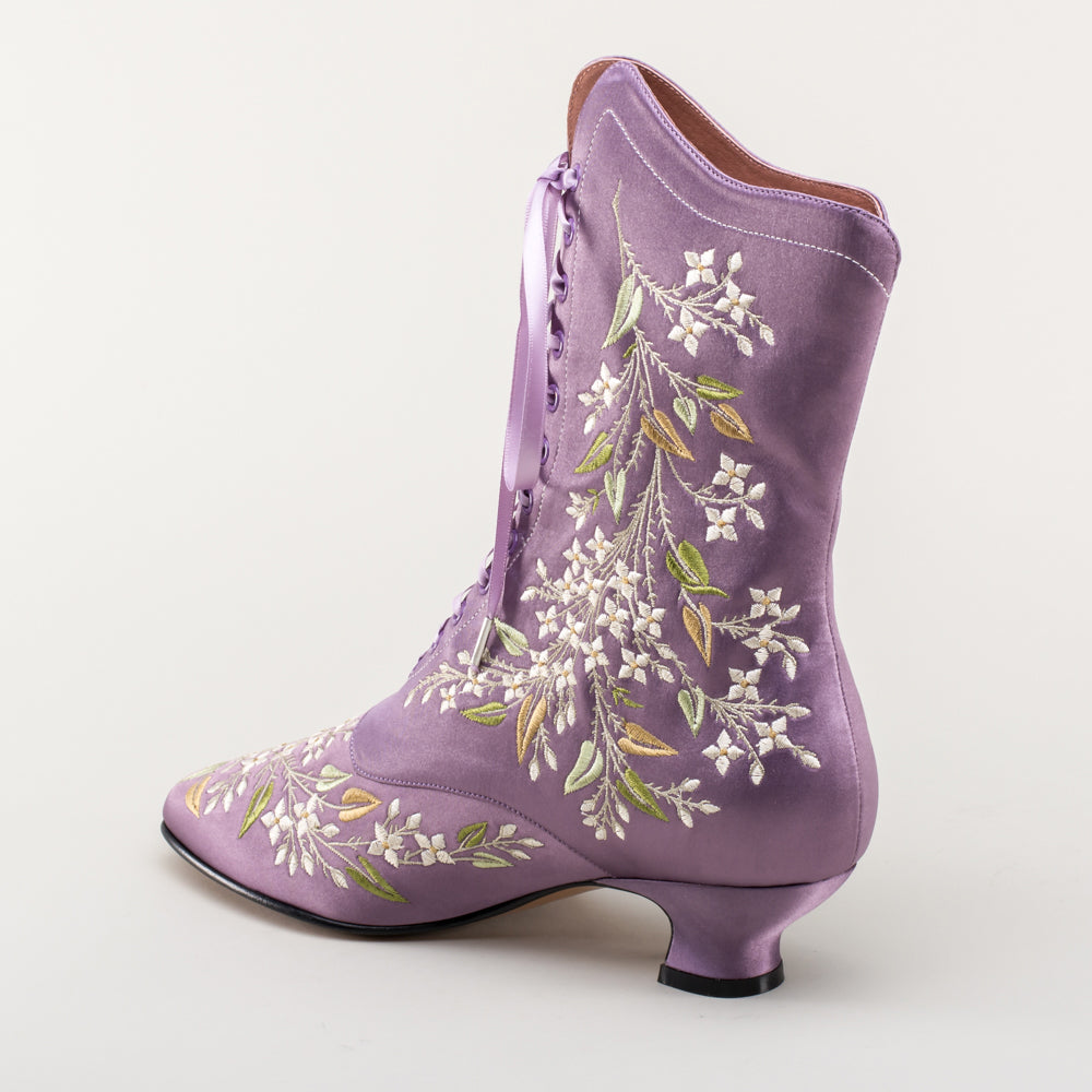 Flora Embroidered Boots Wide (Lavender)