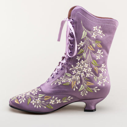 Flora Embroidered Boots Wide (Lavender)