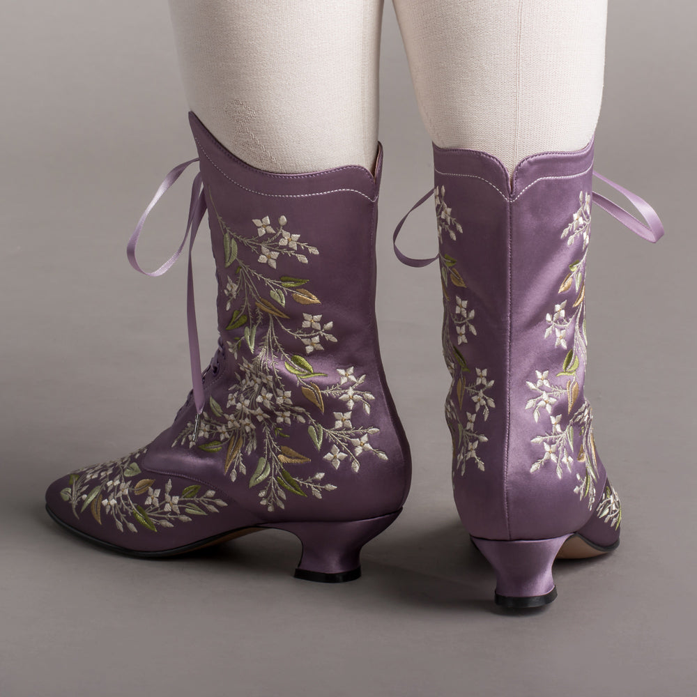 Flora Embroidered Boots Wide (Lavender)