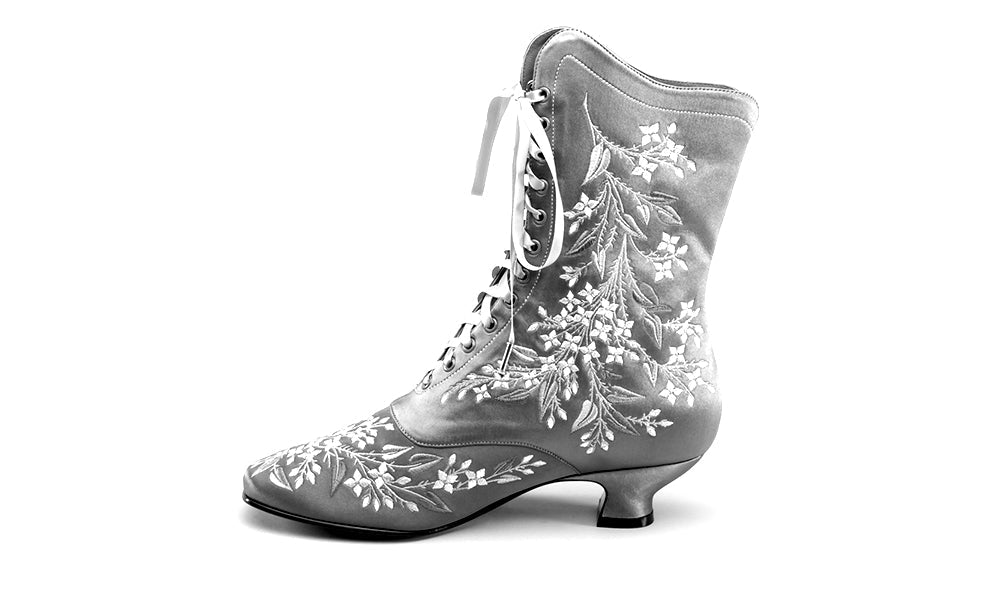 Flora Embroidered Boots Wide (Lavender)