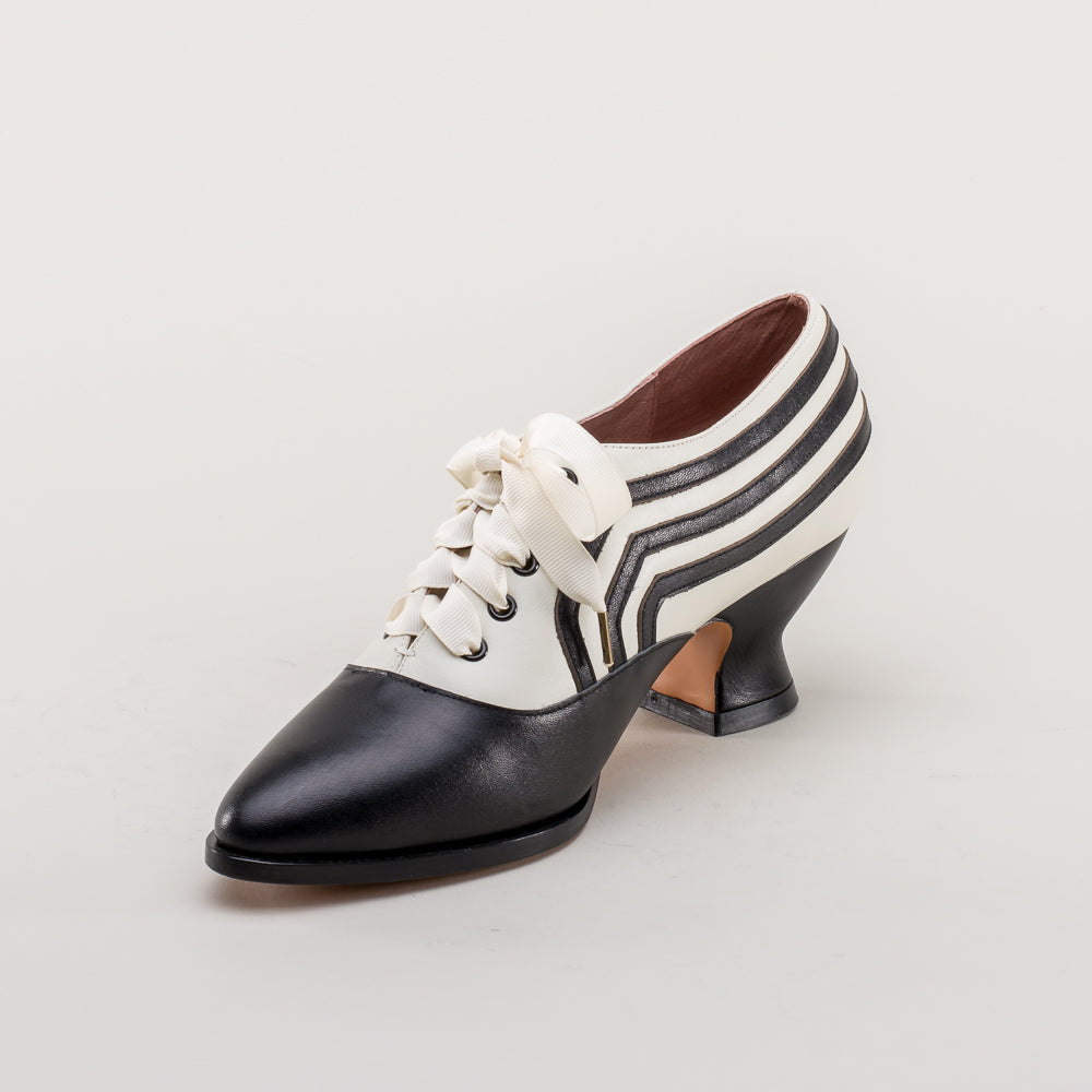Bernadette Edwardian Oxfords Wide (Ivory/Black)