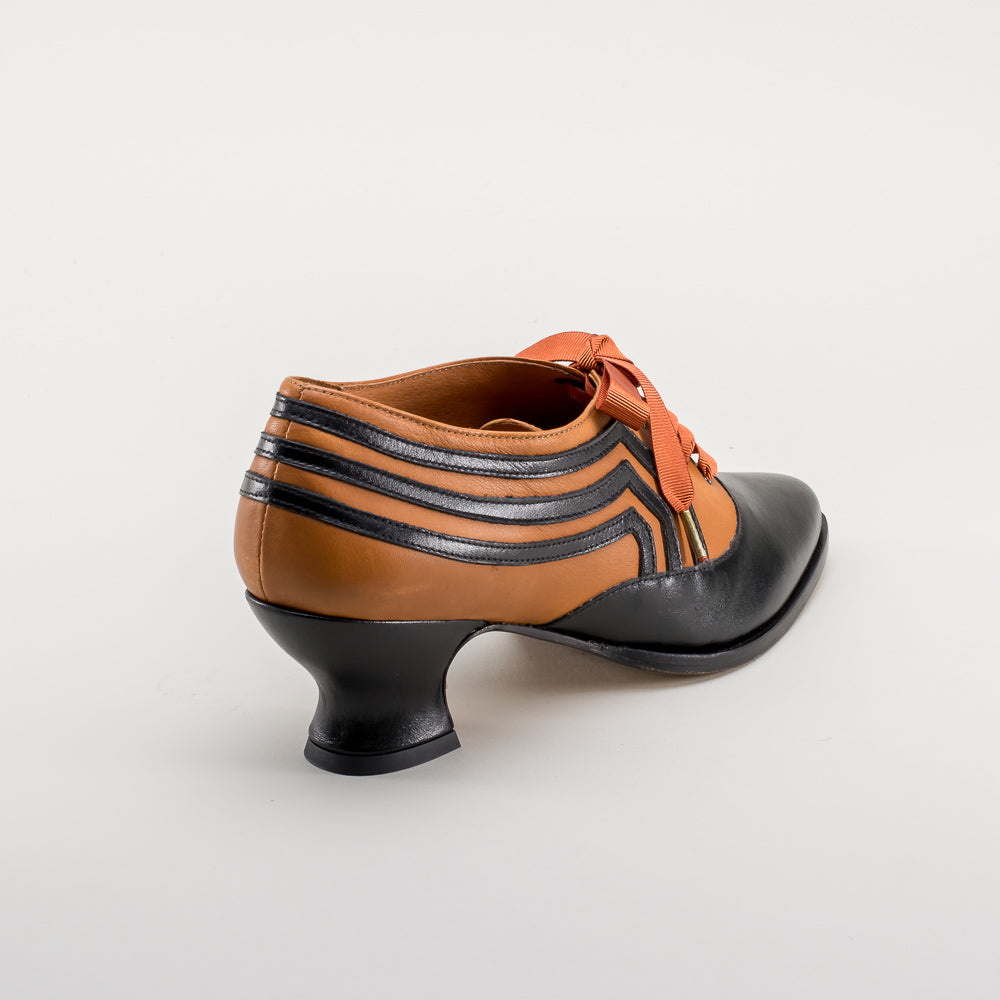 Bernadette Women's Edwardian Oxfords (Cognac/Black)