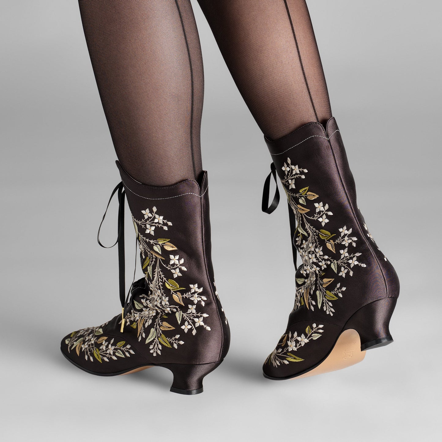 Flora Embroidered Boots Wide (Black)