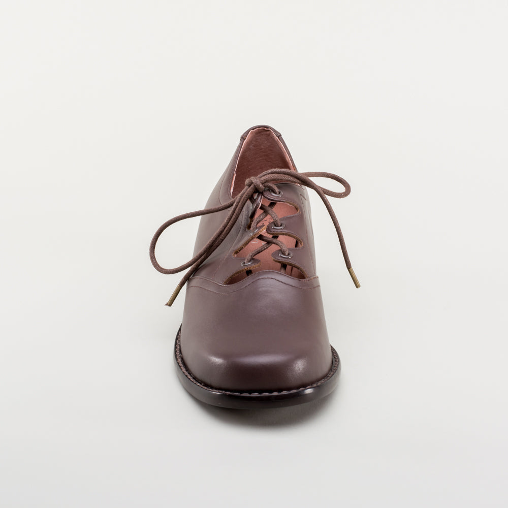 Ghillie Vintage Lace-Up Shoes (Brown)