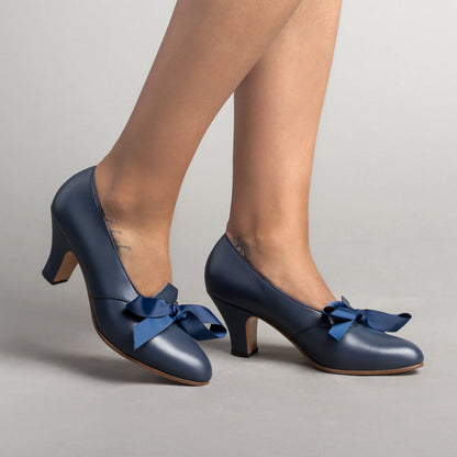 Hazel Women's Vintage Pumps (Navy)