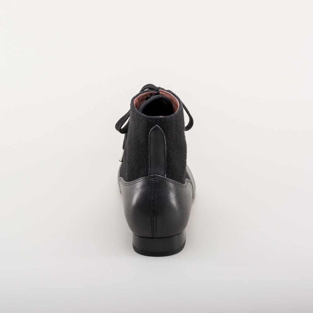 Larkspur Wool/Leather Lace-Up Boots (Black/Black)