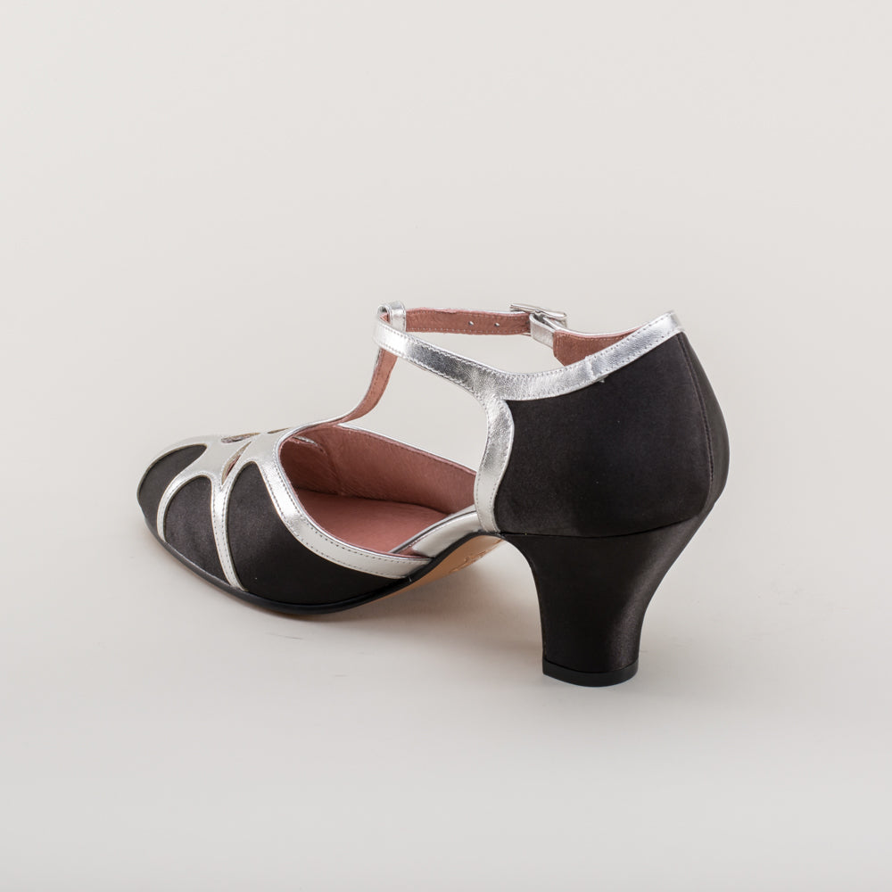 Lilith Vintage Flapper T-Straps Wide (Black/Silver)