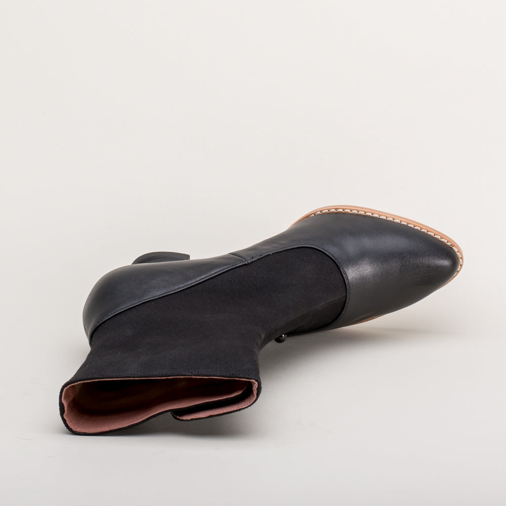 Manhattan Victorian Cloth-Top Button Boots (Black)