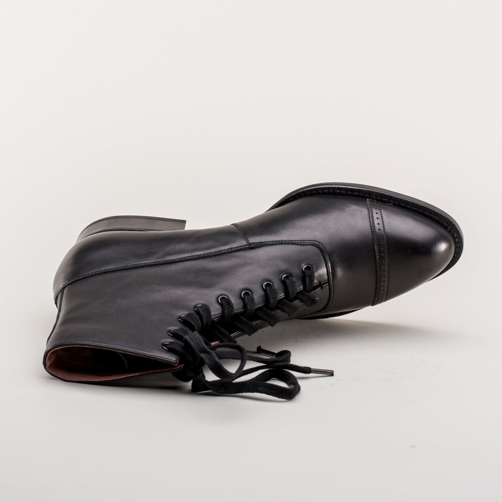 Rainey Vintage Lace-Up Boots (Black)