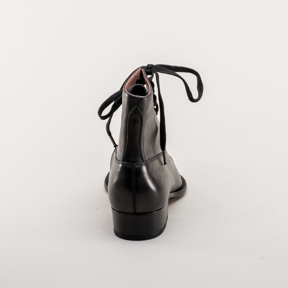 Rainey Vintage Lace-Up Boots (Black)