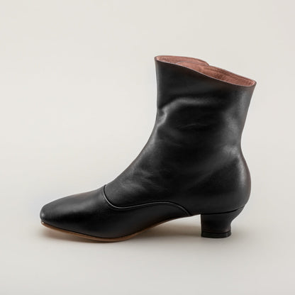 Renoir Victorian Button Boots (Black)
