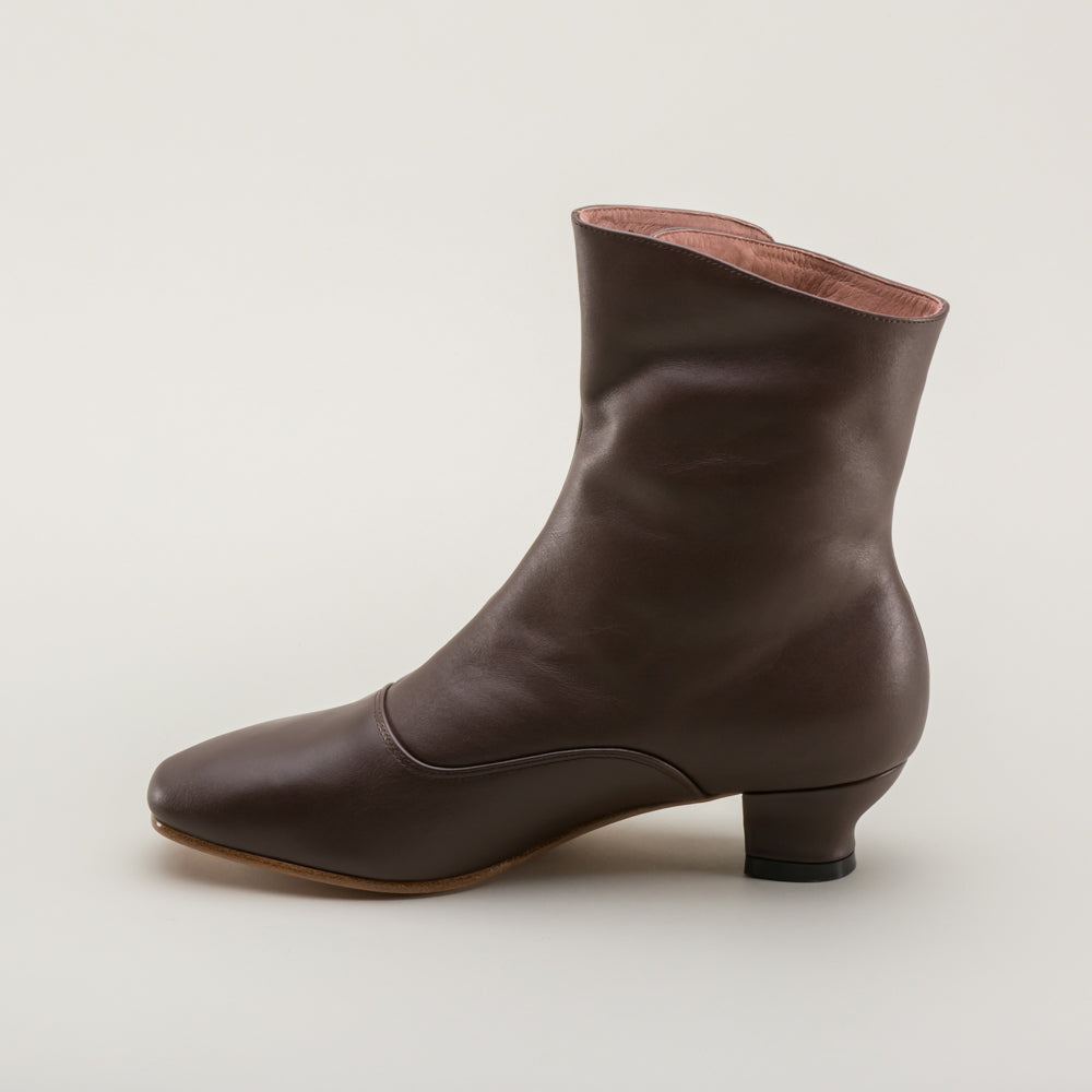 Renoir Victorian Button Boots (Brown)